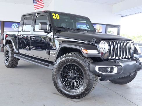 Used 2020 Jeep Gladiator Overland AWD/4WD image 3
