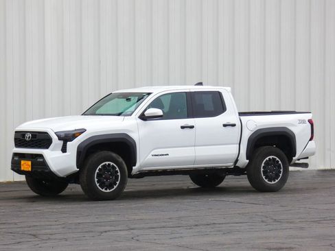 Used 2025 Toyota Tacoma TRD Off-Road image 34