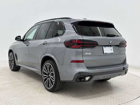 New 2026 BMW X5 xDrive40i w/ M Sport Package AWD/4WD image 3