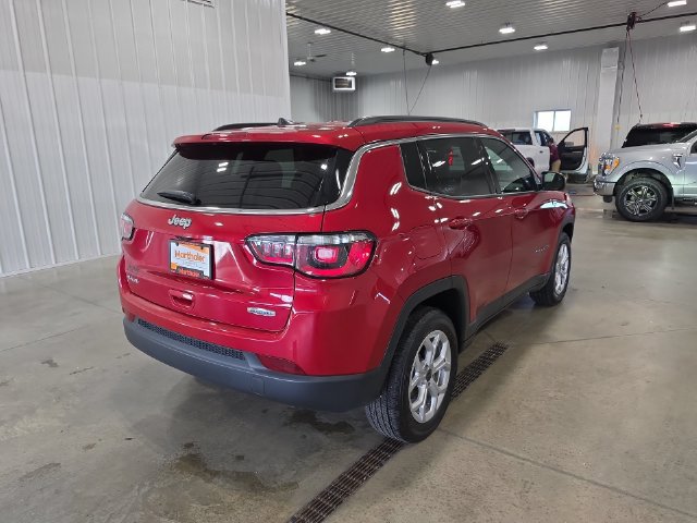 Used 2025 Jeep Compass Latitude AWD/4WD image 8