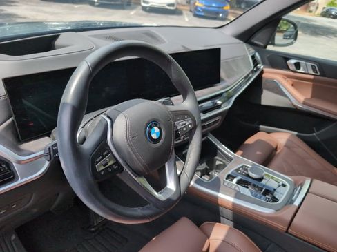 Used 2025 BMW X5 xDrive50e w/ Premium Package AWD/4WD image 9