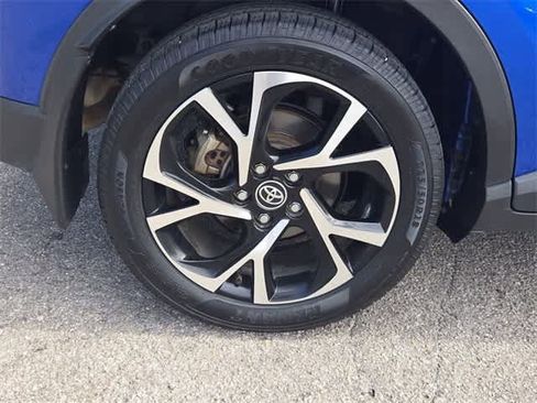 Used 2019 Toyota C-HR XLE image 13