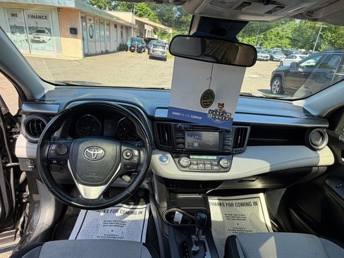Used 2018 Toyota RAV4 XLE AWD/4WD image 21