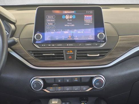 Used 2025 Nissan Altima 2.5 SV FWD image 14