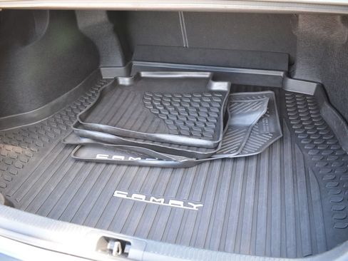 Used 2018 Toyota Camry SE w/ Convenience Package FWD image 21