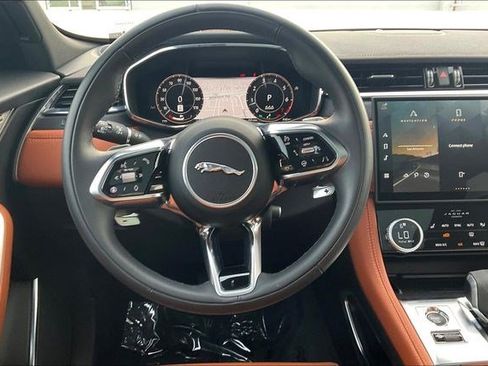 Used 2025 Jaguar F-PACE R-Dynamic S image 5