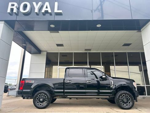 Used 2022 Ford F250 Platinum AWD/4WD image 1