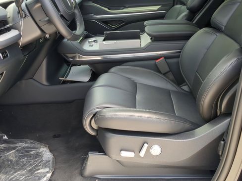 New 2026 Lincoln Navigator Premiere AWD/4WD image 10
