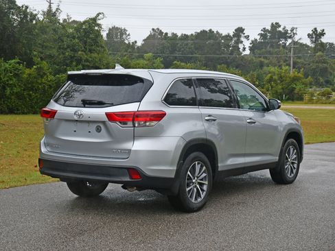 Used 2019 Toyota Highlander XLE image 4
