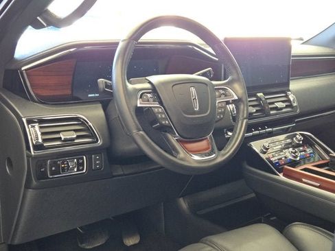 Used 2023 Lincoln Navigator Reserve image 22