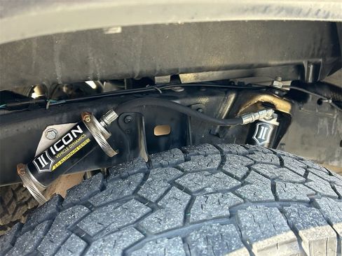 Used 2019 Toyota Tacoma TRD Off-Road image 8