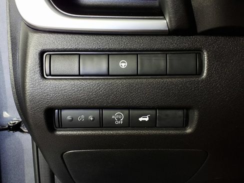 Used 2025 Nissan Rogue SV FWD image 18