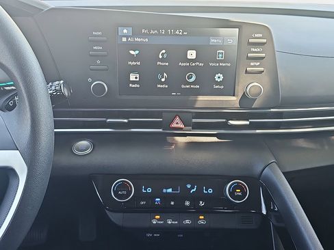 Used 2025 Hyundai Elantra Hybrid FWD image 22