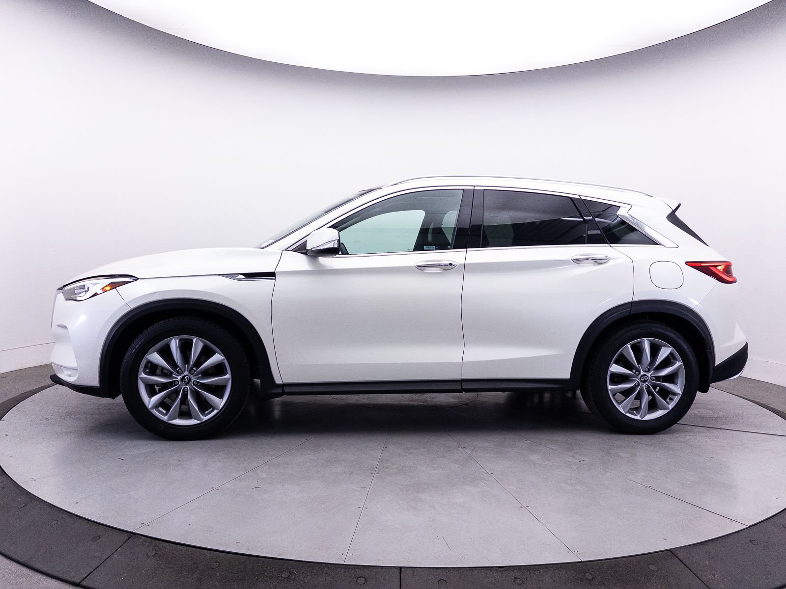 Used 2019 INFINITI QX50 Luxe w/ Cargo Package FWD image 39