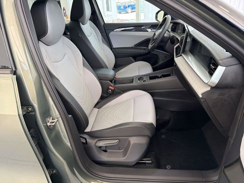 New 2026 Volkswagen Tiguan SE R-Line FWD image 30