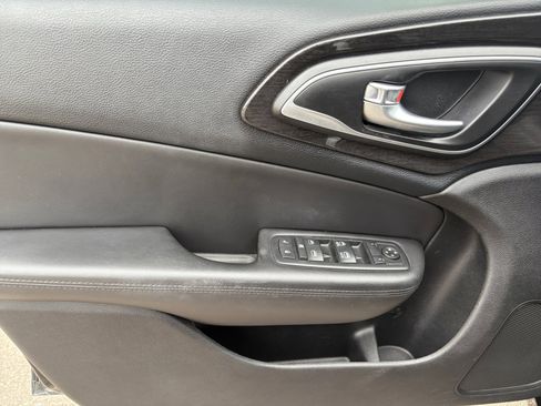 Used 2016 Chrysler 200 C AWD/4WD image 13