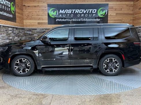 Used 2023 Jeep Wagoneer Series III w/ Preferred Equipment Group AWD/4WD image 6