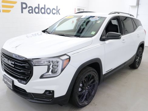 Used 2023 GMC Terrain SLT w/ Elevation Edition image 3