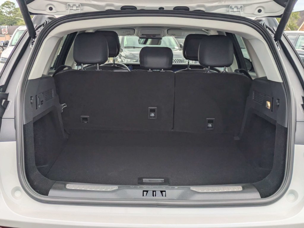 New 2026 Lincoln Nautilus Premier AWD/4WD image 13