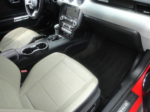 Used 2016 Ford Mustang Premium image 14
