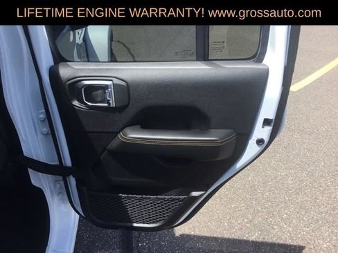Used 2026 Jeep Wrangler Unlimited Sahara AWD/4WD image 12