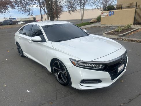Used 2019 Honda Accord Sport image 2