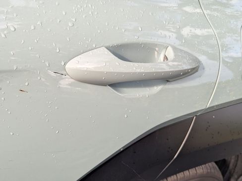 Used 2024 Hyundai Kona Limited FWD image 8