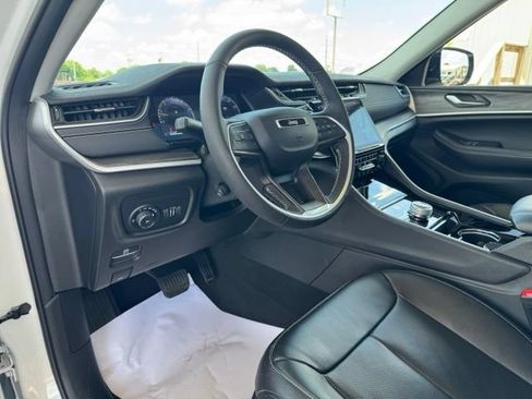 Used 2023 Jeep Grand Cherokee Limited w/ Luxury Tech Group II AWD/4WD image 19