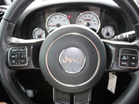 Used 2018 Jeep Wrangler Rubicon AWD/4WD image 11