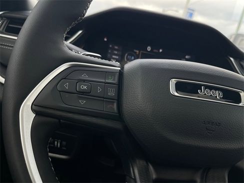 New 2025 Jeep Grand Cherokee L Altitude image 13