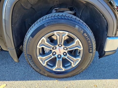 Certified 2024 GMC Sierra 1500 SLT image 17