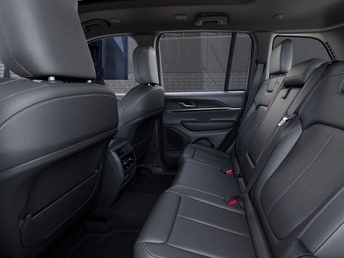 New 2025 Jeep Grand Cherokee Limited w/ Black Appearance Package image 23