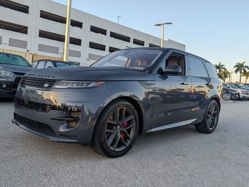 Used 2023 Land Rover Range Rover Sport SE Dynamic image 3