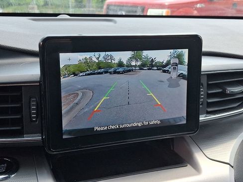 Used 2023 Ford Explorer XLT w/ Equipment Group 202A AWD/4WD image 18