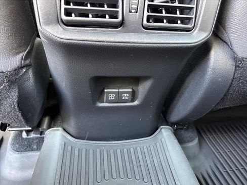 Used 2021 Toyota RAV4 XLE w/ Convenience Package FWD image 10