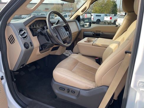 Used 2011 Ford F250 Lariat w/ Lariat Interior Pkg image 11