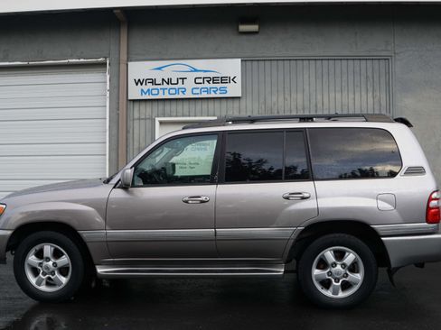 Used 2004 Toyota Land Cruiser image 19
