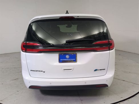 Used 2023 Chrysler Pacifica Touring-L w/ S Appearance Package image 5