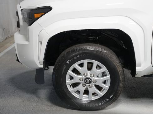 Certified 2024 Toyota Tacoma SR AWD/4WD image 5