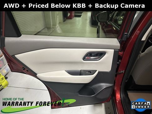 Used 2024 Nissan Rogue SV image 18