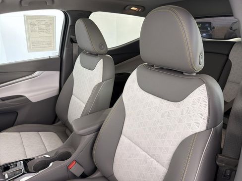 Used 2023 Chevrolet Bolt EUV Premier w/ Sun & Sound Package image 25