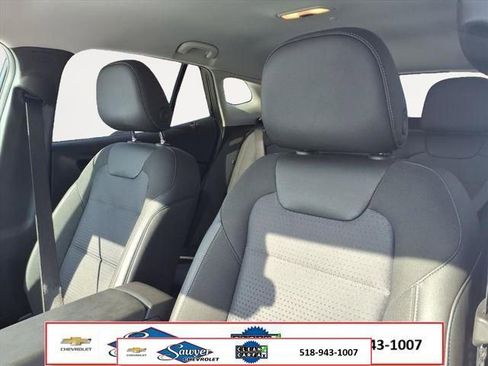 Used 2025 Chevrolet Trax LT w/ LT Convenience Package FWD image 13