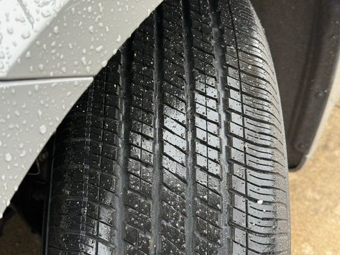 Used 2021 Chrysler Pacifica Touring-L image 9