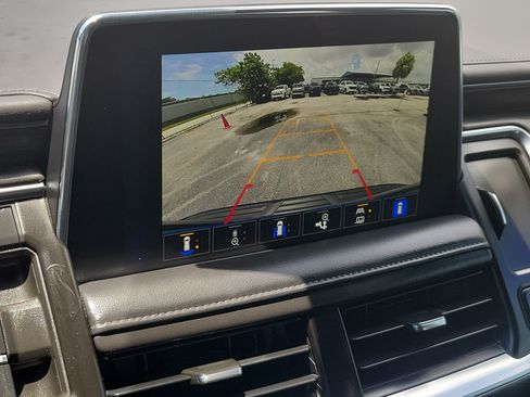 Used 2023 Chevrolet Suburban LT w/ Luxury Package RWD image 32