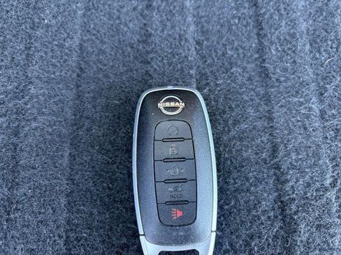 Used 2025 Nissan Rogue SV image 27