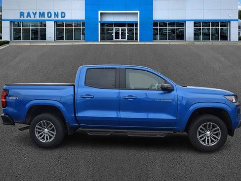 Used 2023 Chevrolet Colorado LT w/ LT Convenience Package II image 2