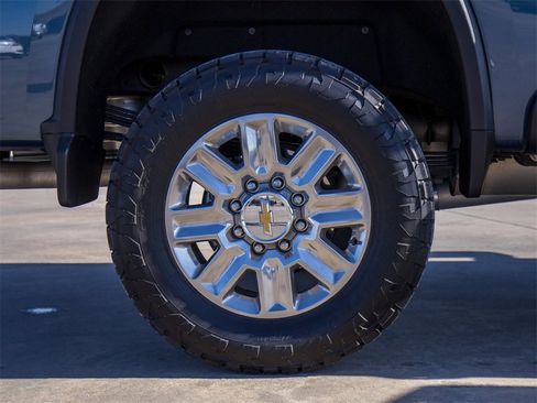 Used 2025 Chevrolet Silverado 2500 High Country w/ High Country Premium Package image 9