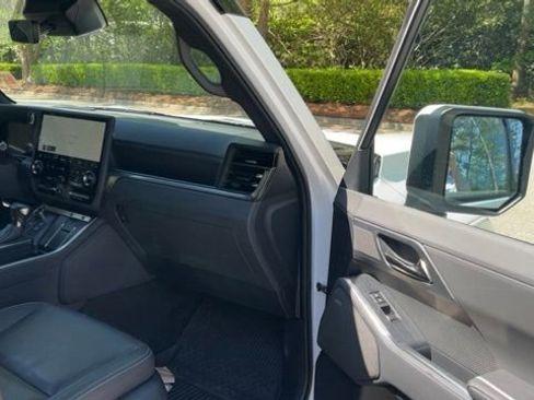 Used 2024 Lexus GX 550 w/ Accessory Package (Z1) image 8
