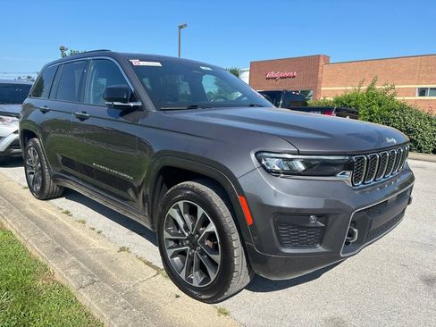 Used 2022 Jeep Grand Cherokee Overland w/ Luxury Tech Group IV AWD/4WD image 2