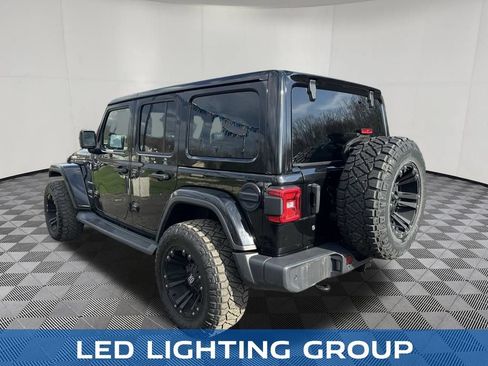 Used 2018 Jeep Wrangler Unlimited Sahara w/ Dual Top Group AWD/4WD image 8